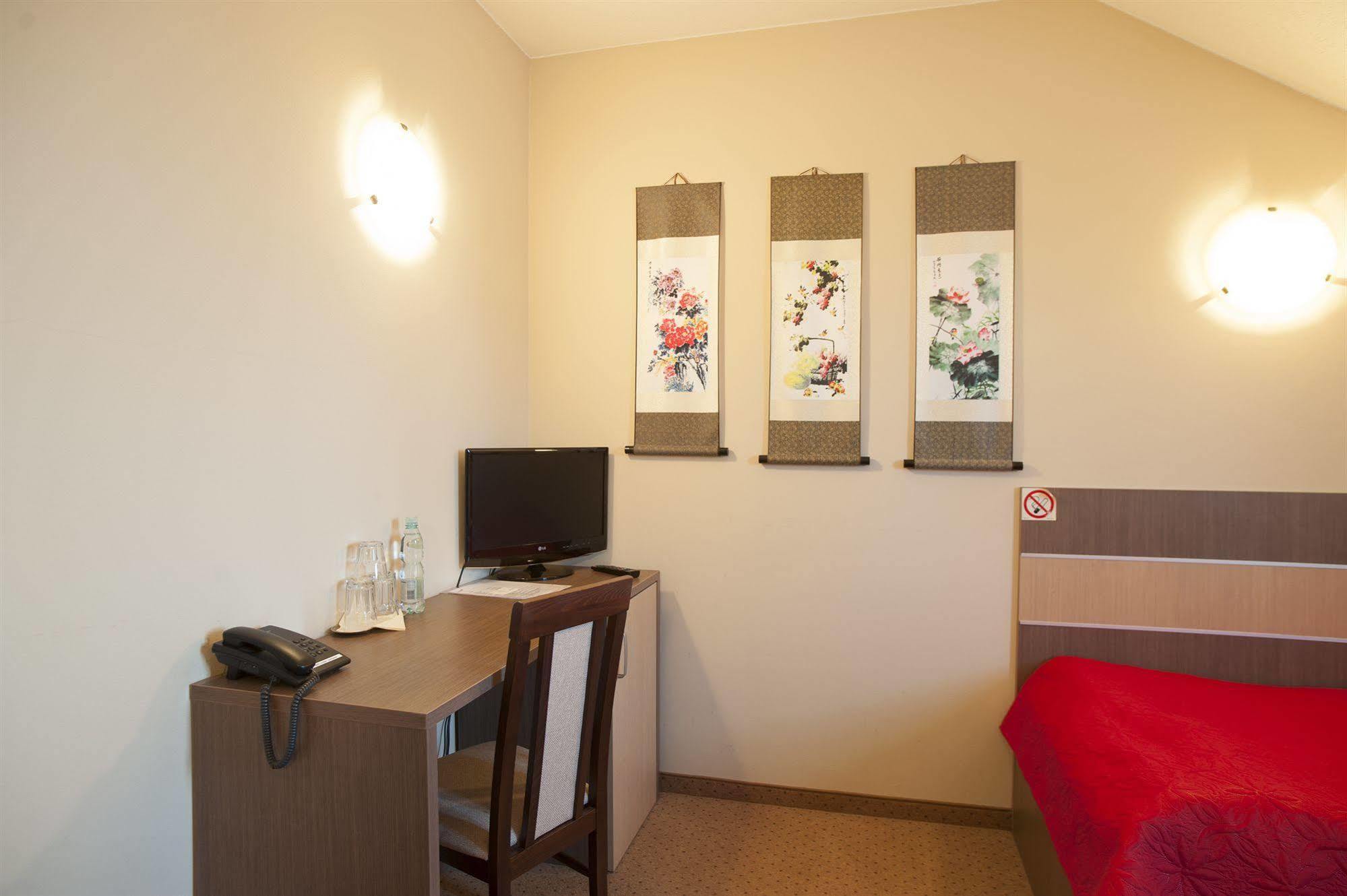 Hotel Sleep Wroclaw Ngoại thất bức ảnh
