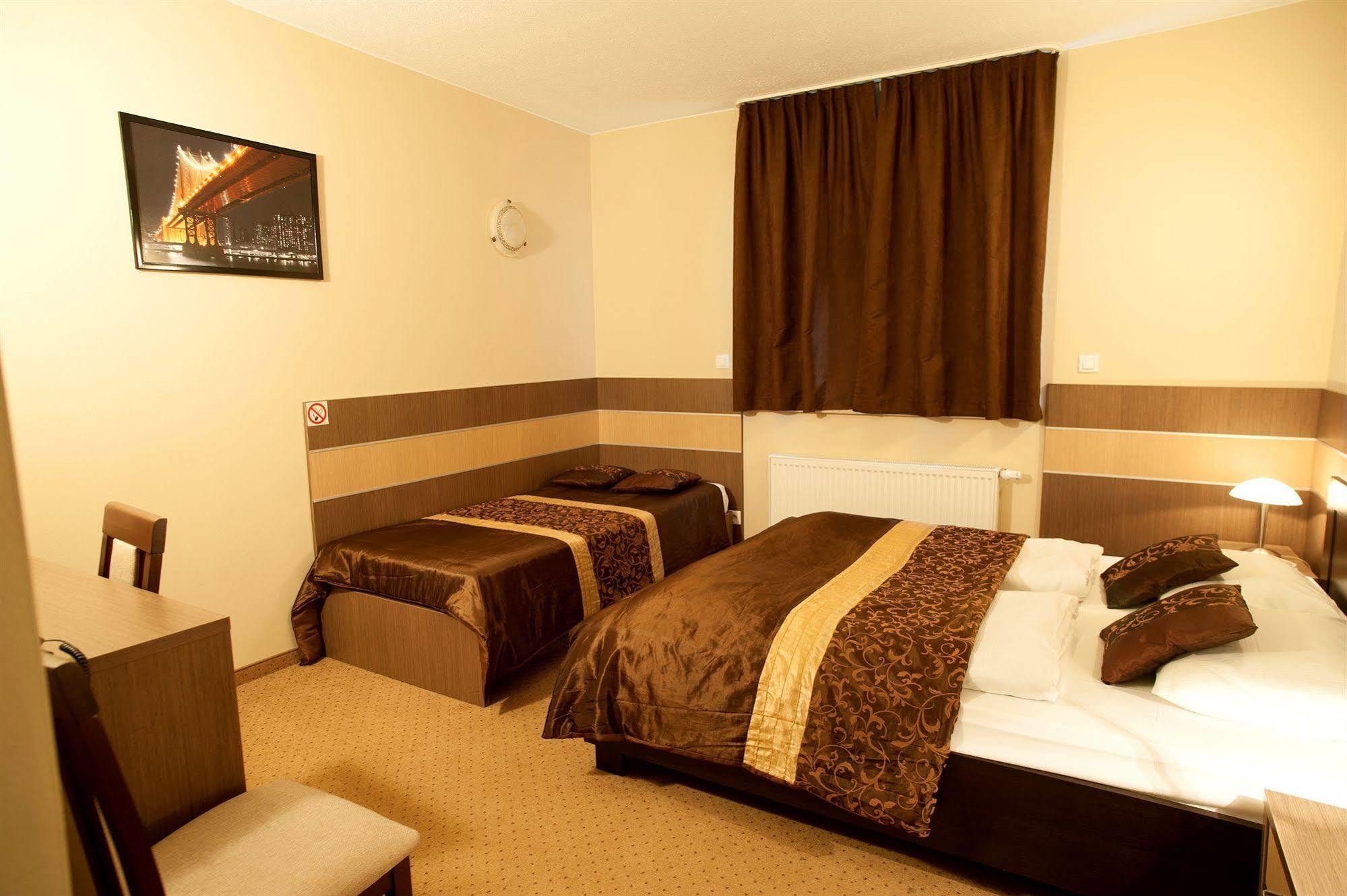 Hotel Sleep Wroclaw Ngoại thất bức ảnh